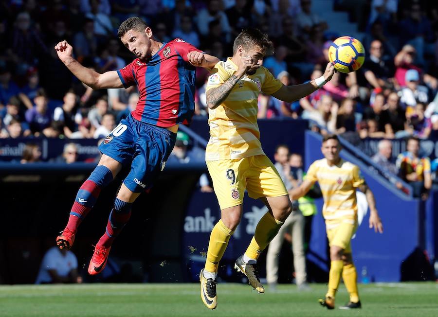 Estas son las mejores imágenes del partido disputado en el Ciutat de València en la undécima jornada de La Liga