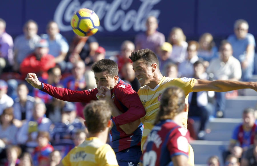 Estas son las mejores imágenes del partido disputado en el Ciutat de València en la undécima jornada de La Liga