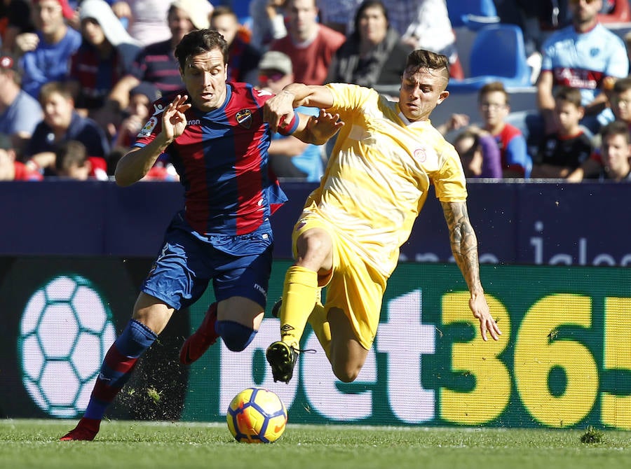 Estas son las mejores imágenes del partido disputado en el Ciutat de València en la undécima jornada de La Liga