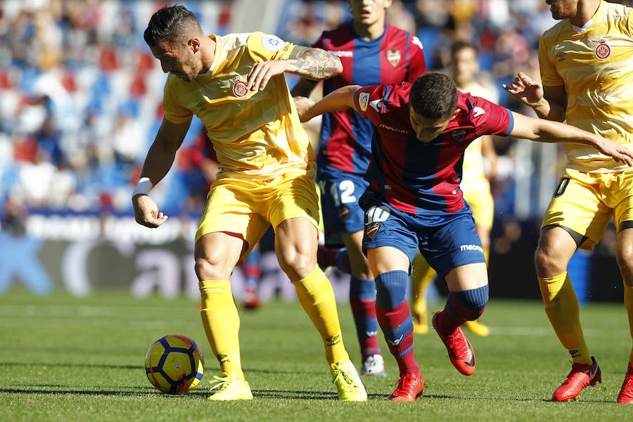 Estas son las mejores imágenes del partido disputado en el Ciutat de València en la undécima jornada de La Liga