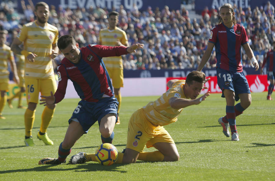 Estas son las mejores imágenes del partido disputado en el Ciutat de València en la undécima jornada de La Liga