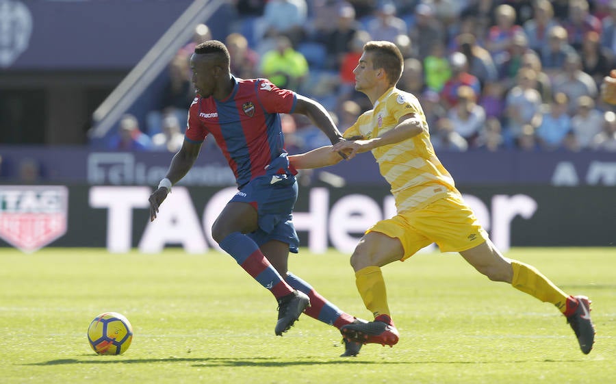 Estas son las mejores imágenes del partido disputado en el Ciutat de València en la undécima jornada de La Liga