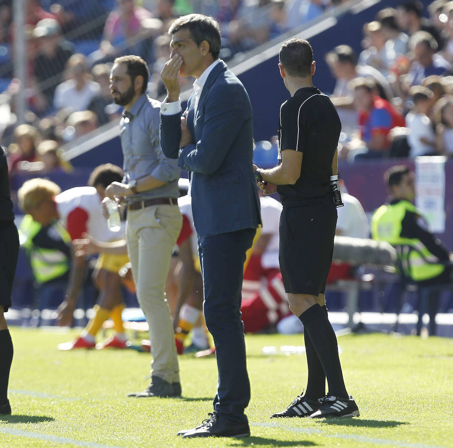 Estas son las mejores imágenes del partido disputado en el Ciutat de València en la undécima jornada de La Liga