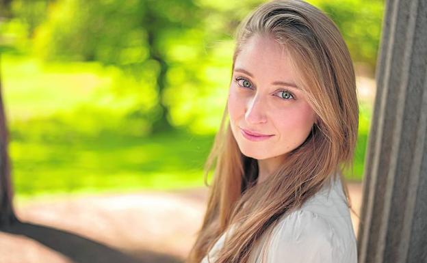 Nació en Valencia, creció en Rocafort y se hizo actriz en Madrid.