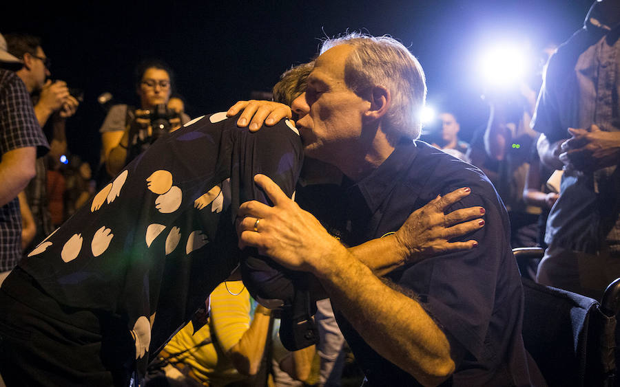 Fotos del tiroteo ocurrido en la primera iglesia Bautista de la localidad de Sutherland Springs, en el estado de Texas, Estados Unidos. Aproximadamente, murieron 26 personas y otras 20 resultaron heridas. 