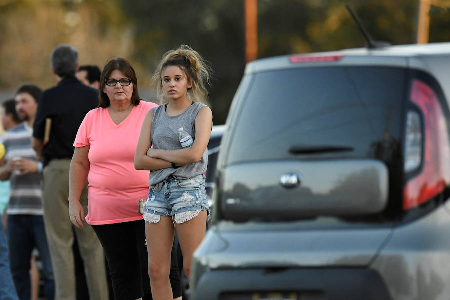 Fotos del tiroteo ocurrido en la primera iglesia Bautista de la localidad de Sutherland Springs, en el estado de Texas, Estados Unidos. Aproximadamente, murieron 26 personas y otras 20 resultaron heridas. 