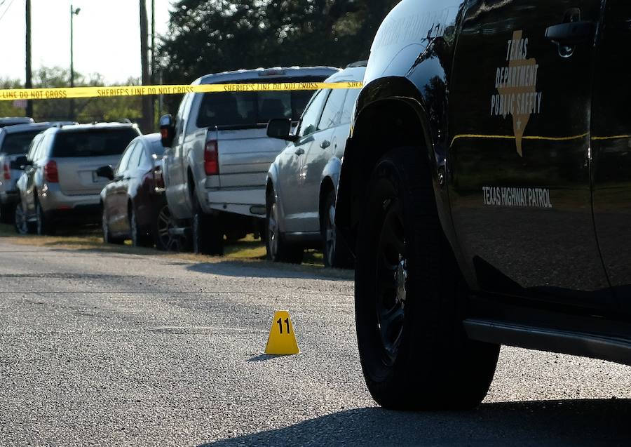 Fotos del tiroteo ocurrido en la primera iglesia Bautista de la localidad de Sutherland Springs, en el estado de Texas, Estados Unidos. Aproximadamente, murieron 26 personas y otras 20 resultaron heridas. 