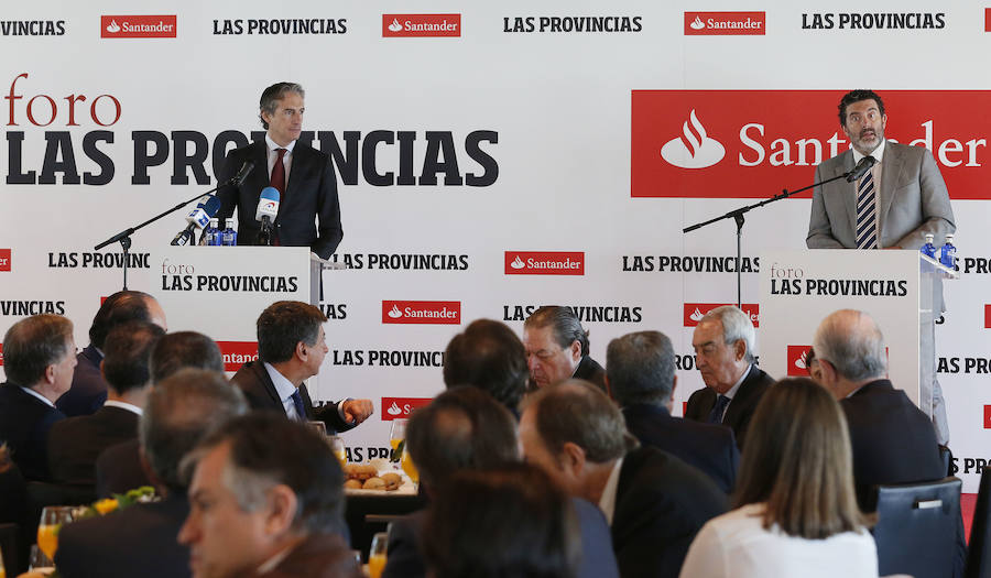 Fotos del Foro LAS PROVINCIAS con el ministro de Fomento, Íñigo de la Serna