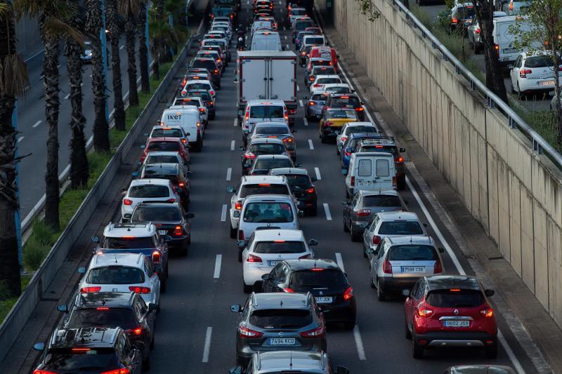 Los piquetes provocan cortes en una treintena de carreteras catalanas 