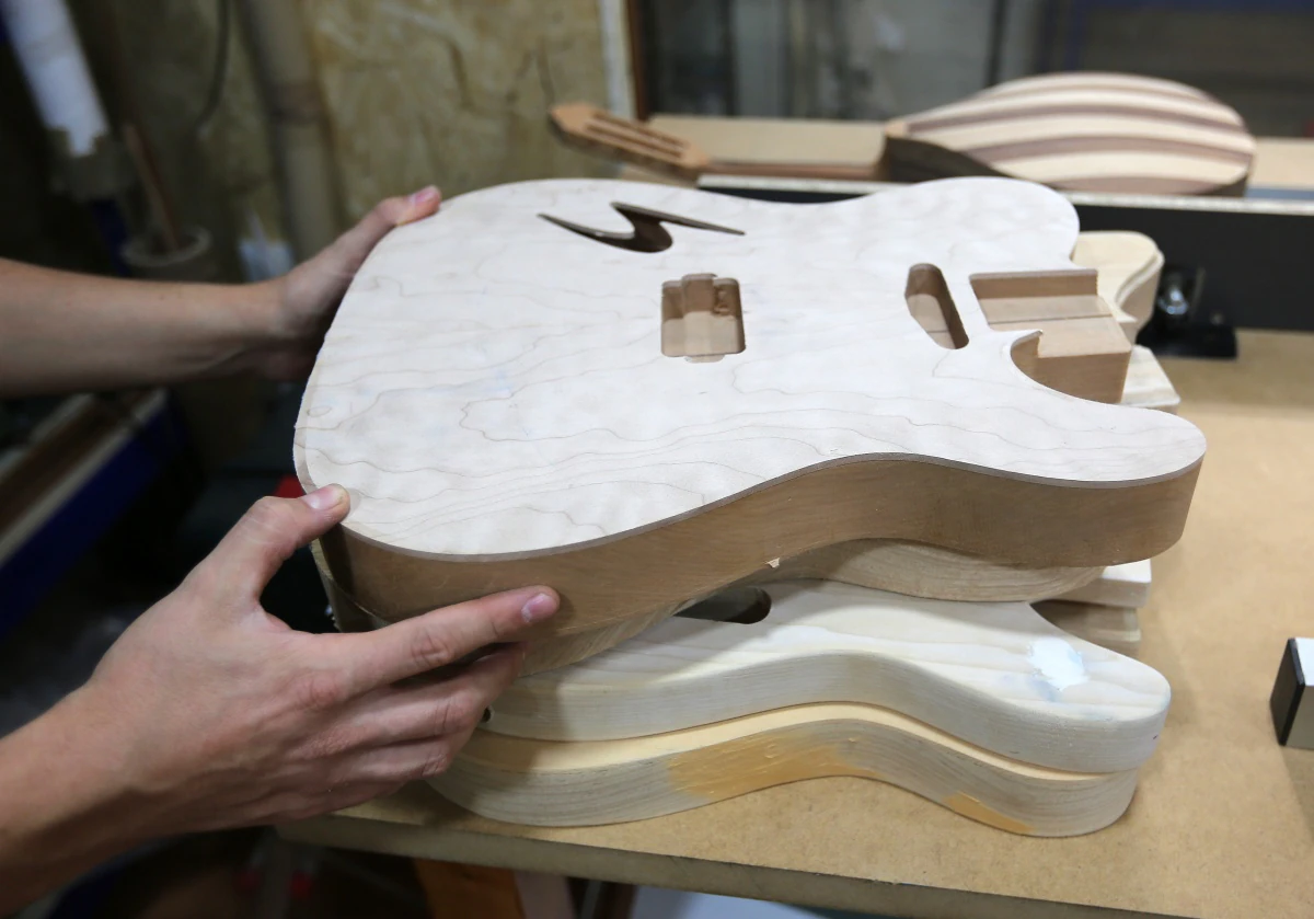 Naza Gadán mantiene el legado de Musical Gaspar, tres generaciones de luthieres que han dedicado su vida a la crear piezas únicas desde su taller.