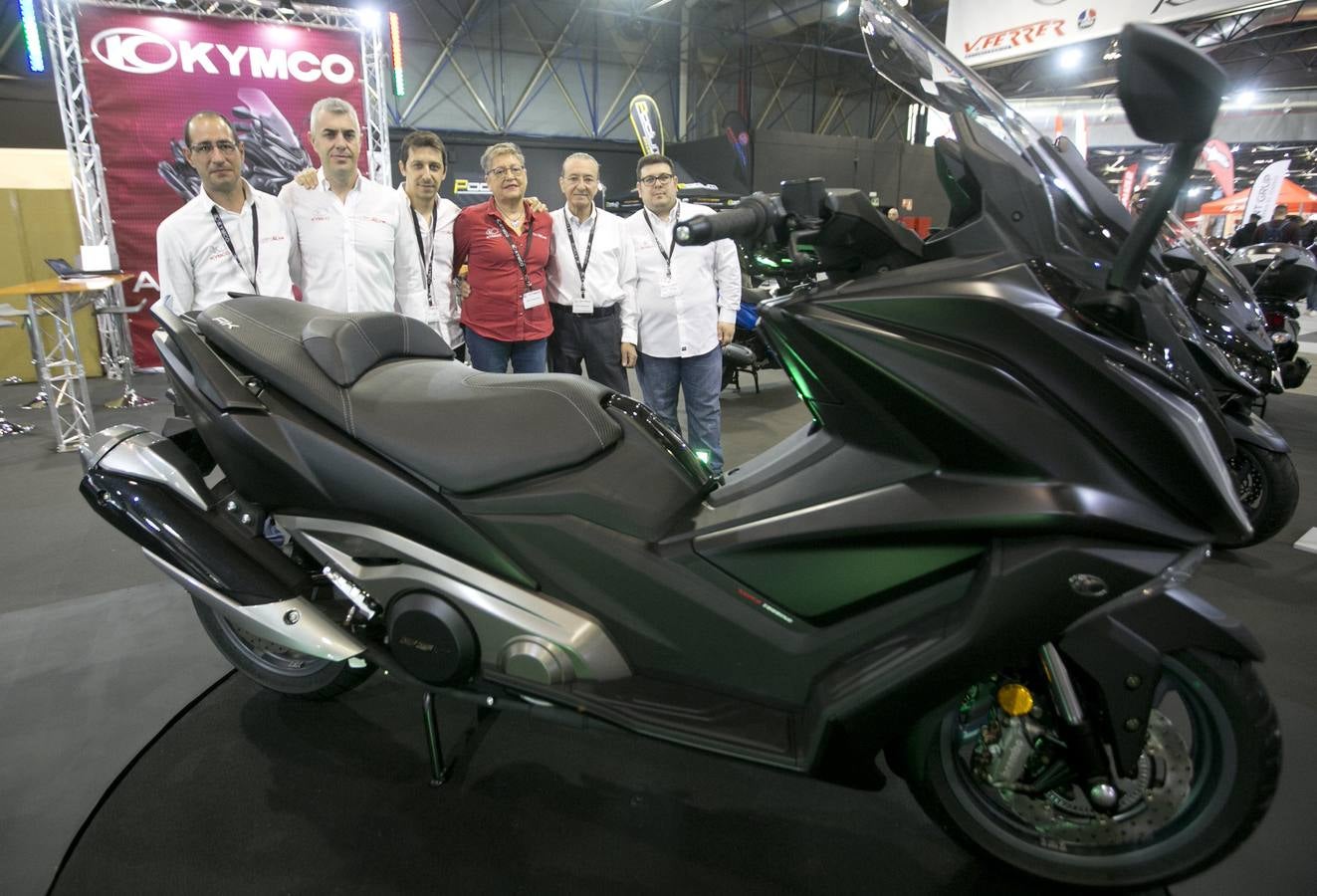 La feria Dos Rodes de Valencia ha sido inaugurada, coincidiendo con la celebración del Gran Premio de Motociclismo en Cheste. Las novedades del mercado de las motos y las bicicletas, en Feria Valencia.