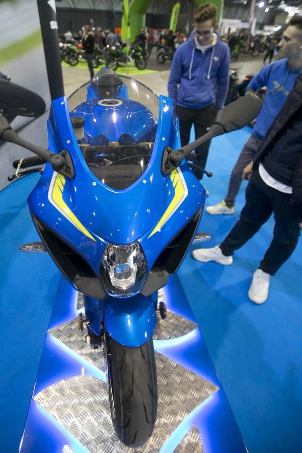 La feria Dos Rodes de Valencia ha sido inaugurada, coincidiendo con la celebración del Gran Premio de Motociclismo en Cheste. Las novedades del mercado de las motos y las bicicletas, en Feria Valencia.