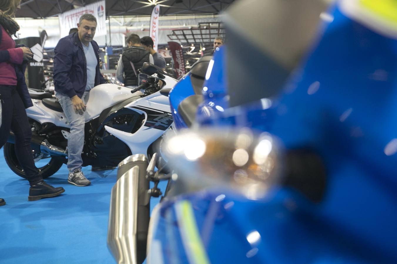 La feria Dos Rodes de Valencia ha sido inaugurada, coincidiendo con la celebración del Gran Premio de Motociclismo en Cheste. Las novedades del mercado de las motos y las bicicletas, en Feria Valencia.