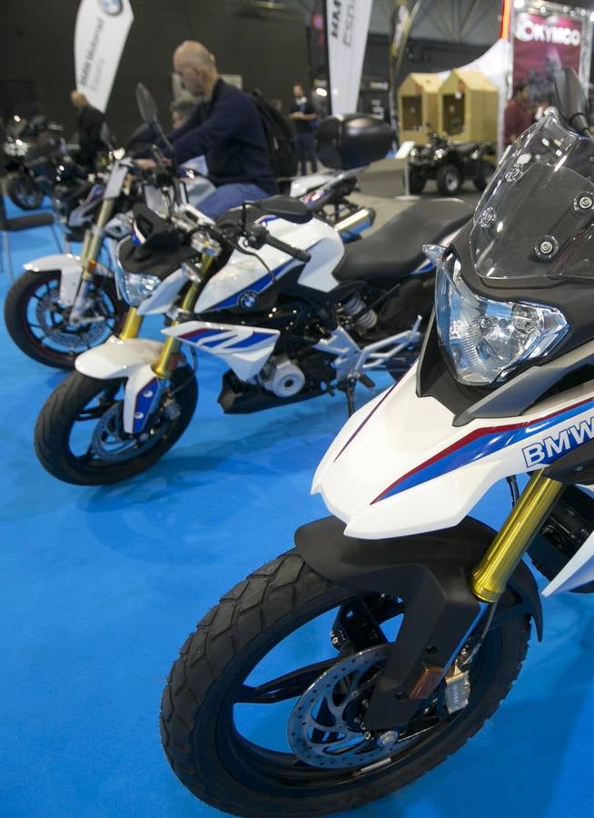 La feria Dos Rodes de Valencia ha sido inaugurada, coincidiendo con la celebración del Gran Premio de Motociclismo en Cheste. Las novedades del mercado de las motos y las bicicletas, en Feria Valencia.