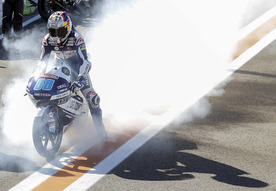 Estas son las mejores imágenes que deja la carrera de Moto3 y el podio de Jorge Martín en el circuito Ricardo Tormo