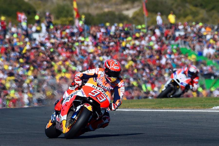 Estas son las mejores imágenes de la victoria de Dani Pedrosa en la carrera de Moto GP y de la proclamación de Marc Márquez como campeón del mundo de MotoGP por cuarta vez