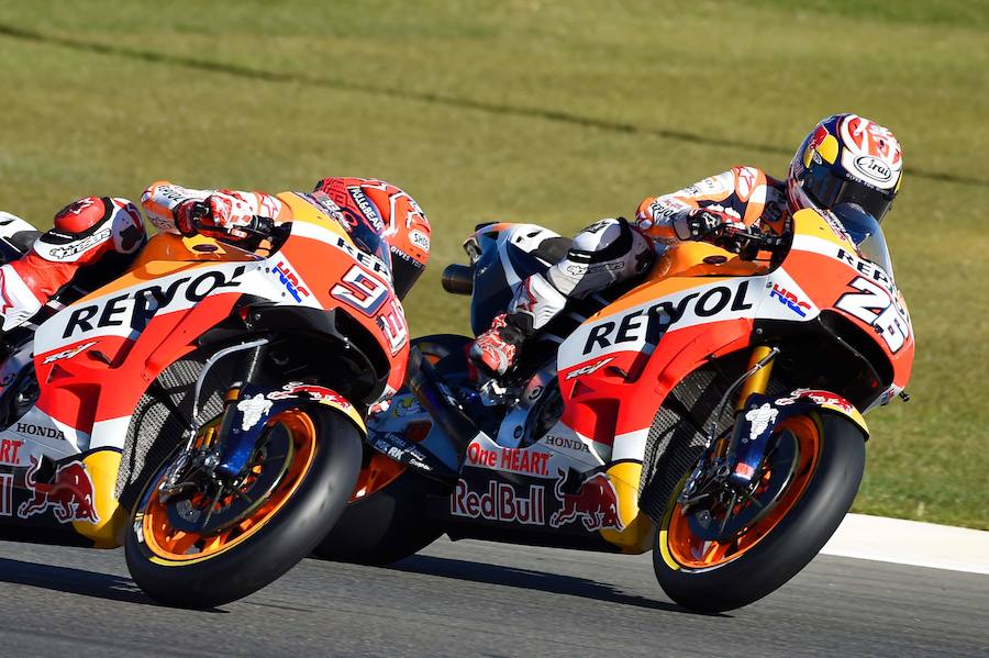 Estas son las mejores imágenes de la victoria de Dani Pedrosa en la carrera de Moto GP y de la proclamación de Marc Márquez como campeón del mundo de MotoGP por cuarta vez