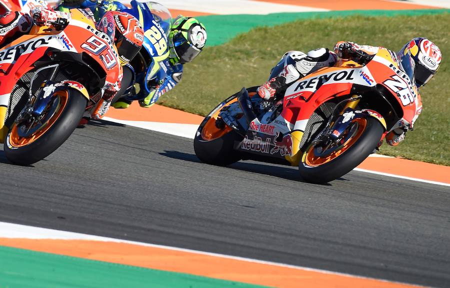 Estas son las mejores imágenes de la victoria de Dani Pedrosa en la carrera de Moto GP y de la proclamación de Marc Márquez como campeón del mundo de MotoGP por cuarta vez