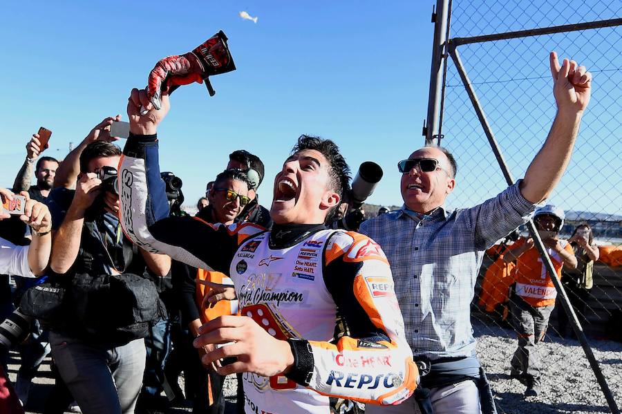 Estas son las mejores imágenes de la victoria de Dani Pedrosa en la carrera de Moto GP y de la proclamación de Marc Márquez como campeón del mundo de MotoGP por cuarta vez