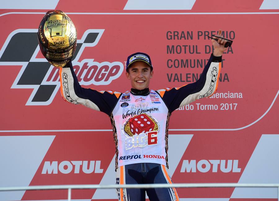 Estas son las mejores imágenes de la victoria de Dani Pedrosa en la carrera de Moto GP y de la proclamación de Marc Márquez como campeón del mundo de MotoGP por cuarta vez