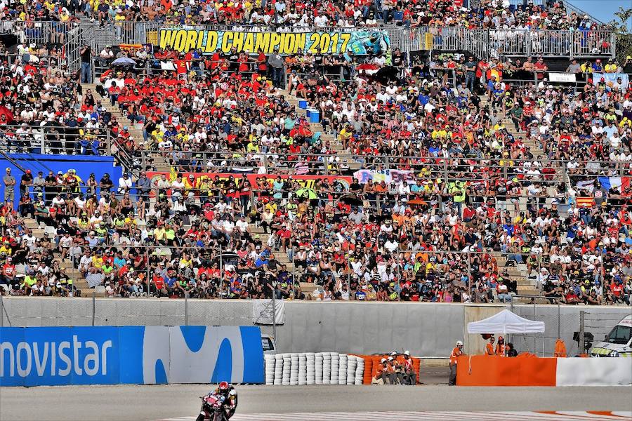 Fotos del ambiente del Gran Premio de la Comunitat Valenciana de motociclismo de Cheste 2017