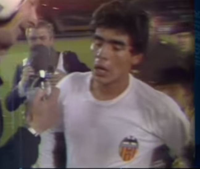 Se cumplen 38 años del día en que Maradona se puso la camiseta del Valencia CF.