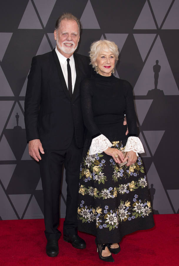 La ciudad de Los Angeles se vistió ayer de gala para acoger los Governors Awards 2017. En la ceremonia se homenajeó a algunas de las leyendas del cine como Donald Sutherland, Agnès Varda, Charles Burnett u Owen Roizman. El desfile por la alfombra roja fue digno de los Oscar.