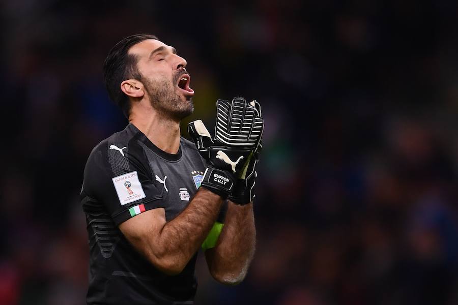 Soñaba con poner punto final a su inmensa carrera el próximo verano boreal en Rusia, con el récord de un sexto Mundial, pero Gianluigi Buffon se despide tras la derrota de la selección italiana en la clasificación para el Mundial.