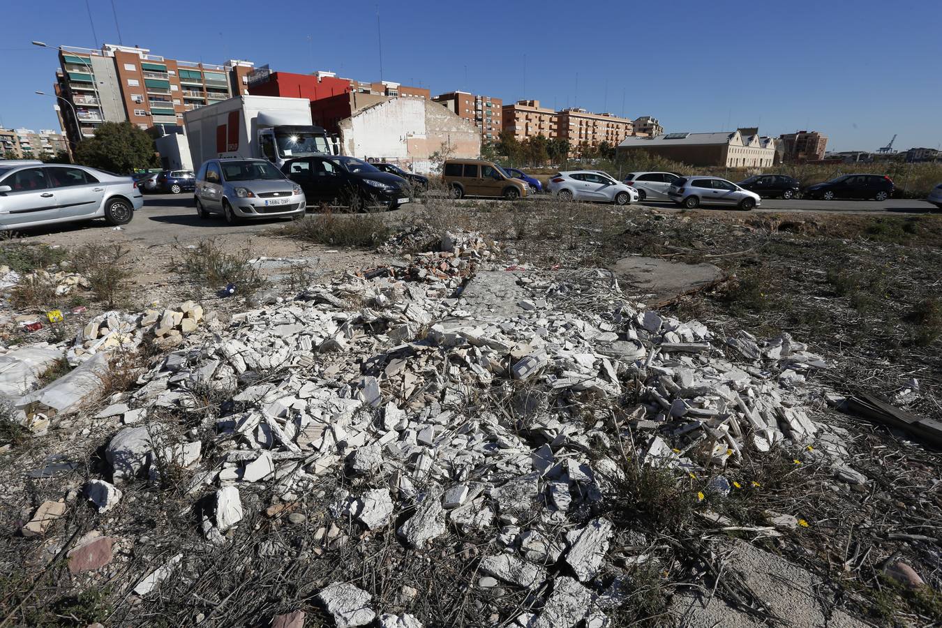 Comienzan los trabajos para eliminar 5.000 piezas del trazado semiurbano de Fórmula 1 de Valencia. Las obras empezarán junto al tinglado 2 y se extenderán al resto de zonas. La parte del Grao, la más deteriorada.