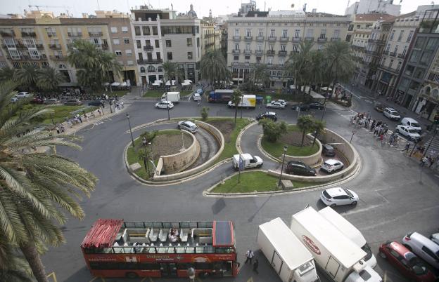 Plaza de la Reina, una de las que están pendientes de reurbanización. 