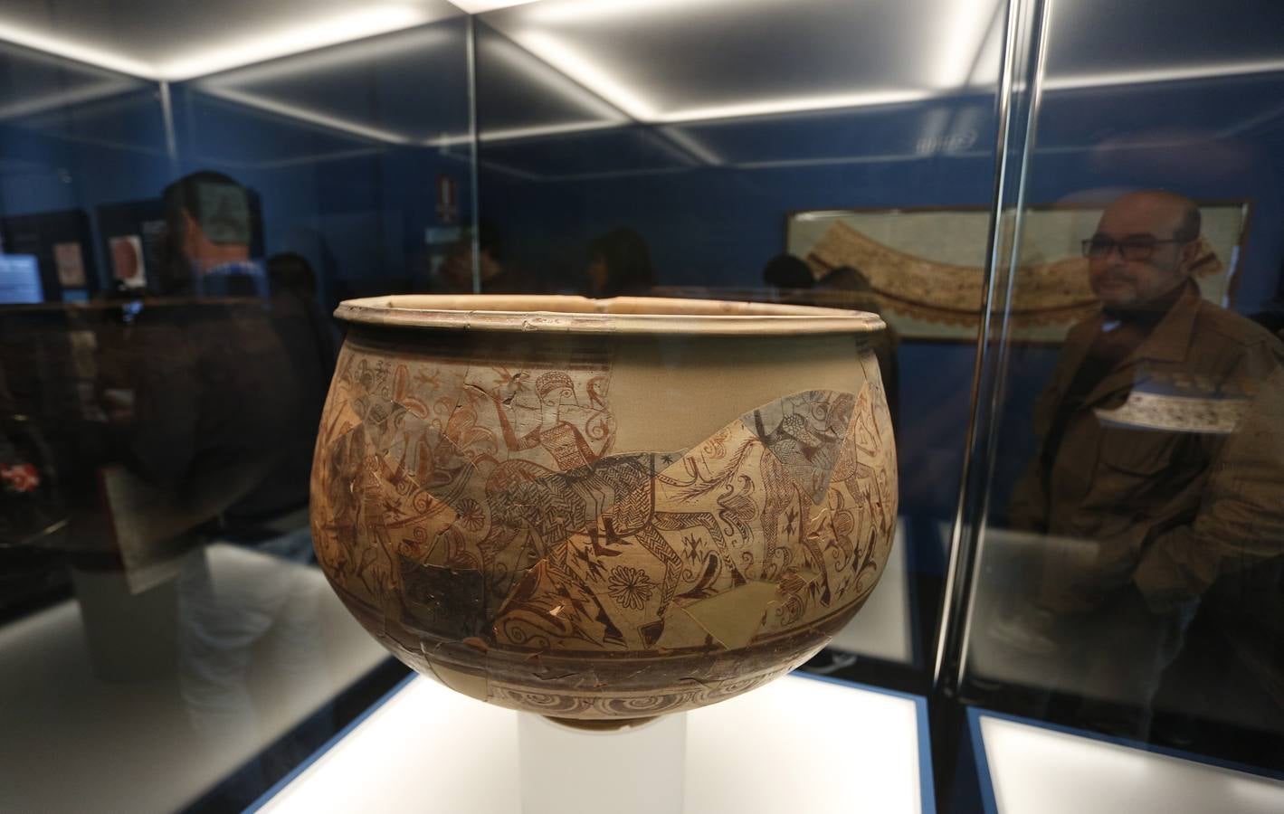El Museu de Prehistòria ha presentado la exposición (abierta hasta marzo de 2018) 'L'enigma del Vas. Obra mestra de l'art ibèric', una propuesta museística del período íbero que ahonda en los misterios del Vaso de los Guerreros de Llíria, una pieza de gran valor que ha suscitado diversas interpretaciones a lo largo de la historia.