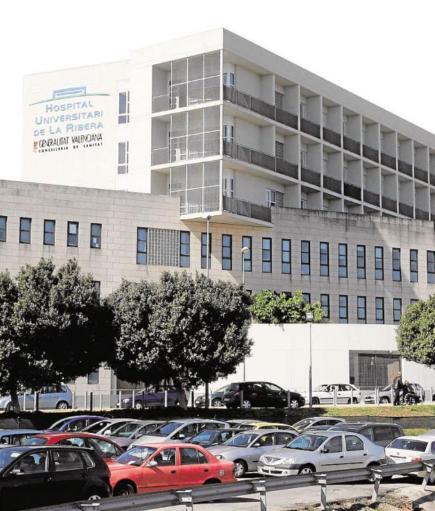 El Hospital de Alzira presenta un plan estratégico hasta 2028 pese al anuncio de reversión