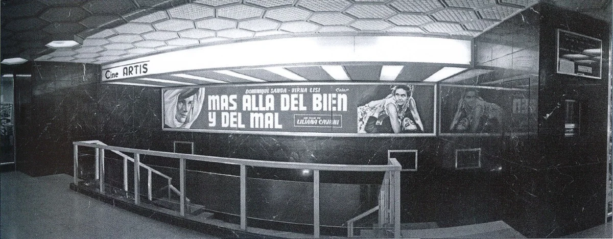 El cine Artis al igual que su hermano mayor, el cine Serrano, cerró sus puertas en 2003 con la proyección de 'La pelota vasca'.