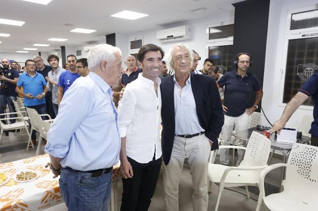 Blas Madrigal, Marcelino y Juan Sol, en la Agrupación de Peñas del Valencia. 