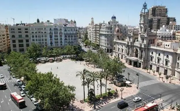 Vista general de la plaza del Ayuntamiento de Valencia. 