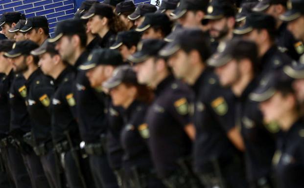 Policías nacionales. 