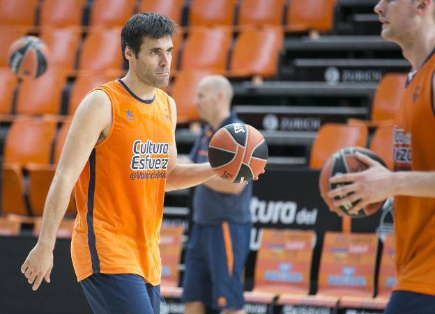 San Emeterio, durante la sesión de ayer en la Fonteta. 