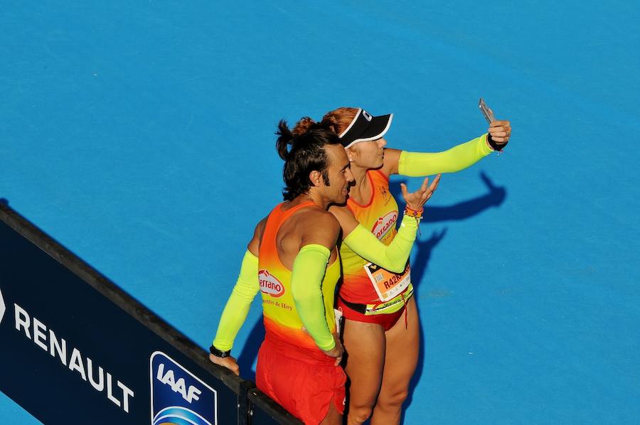 Miles de personas participan en la prueba que gana Kitwara con el récord del Maratón de Valencia