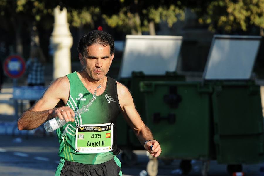 Miles de personas participan en la prueba que gana Kitwara con el récord del Maratón de Valencia