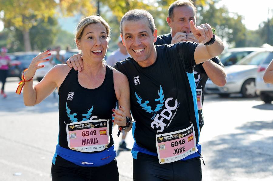 Miles de personas participan en la prueba que gana Kitwara con el récord del Maratón de Valencia