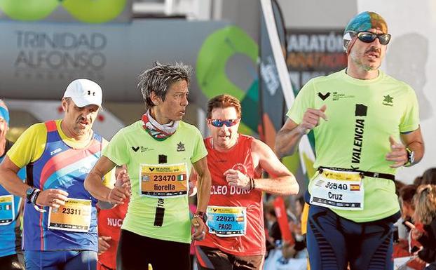 Varios corredores de la 10K del Maratón de Valencia. 