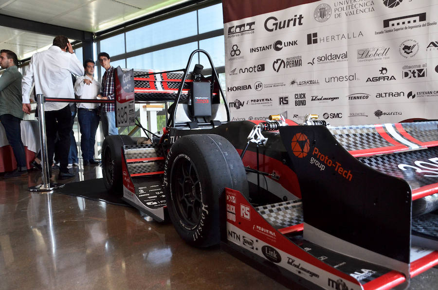 La escudería de la Universitat Politècnica de València (UPV) se convertirá, el próximo mes de mayo, en el primer equipo español de la historia en participar en la Formula SAE Michigan, la competición más prestigiosa y antigua de Formula Student. La inscripción está cerrada con 120 equipos, mayoritariamente estadounidenses y canadienses.