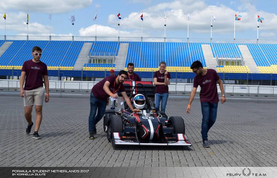 La escudería de la Universitat Politècnica de València (UPV) se convertirá, el próximo mes de mayo, en el primer equipo español de la historia en participar en la Formula SAE Michigan, la competición más prestigiosa y antigua de Formula Student. La inscripción está cerrada con 120 equipos, mayoritariamente estadounidenses y canadienses.