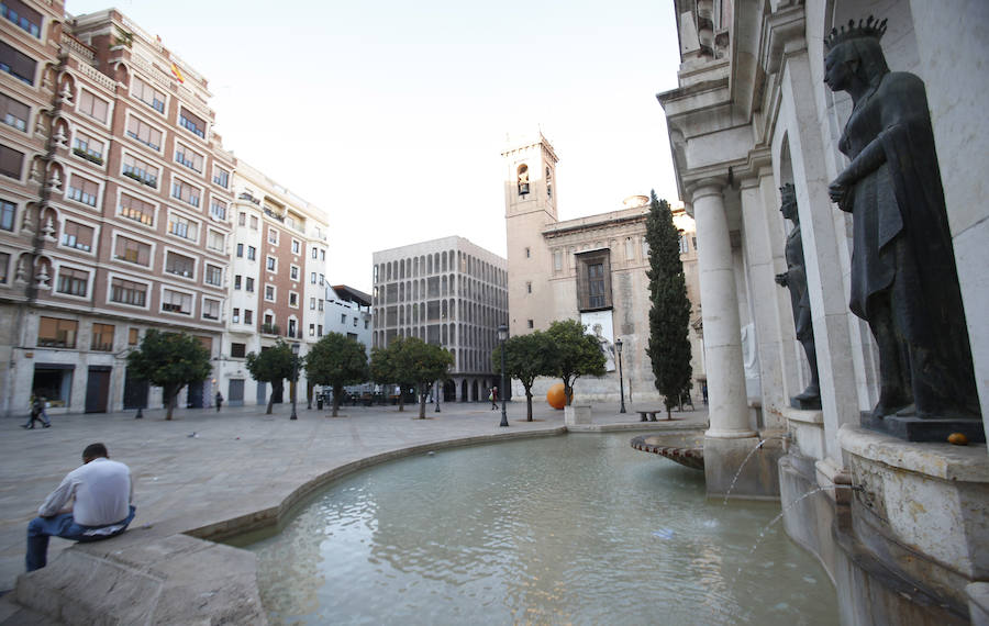 2.- Arquitectura: La plaza del Patriarca es "especial" para esta amante de la gastronomía (junto a su marido Juan Echanove), pues su padre, cuenta, "hizo la finca de los arcos que está al lado de la Iglesia del Patriarca". 