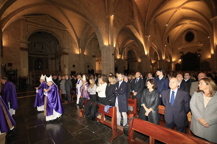 Fotos de la misa en recuerdo de Rita Barberá en la Catedral de Valencia