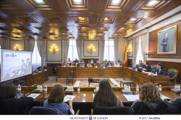 La alcaldesa de Gandia asegura que «no es el momento» de implantar la tasa turística