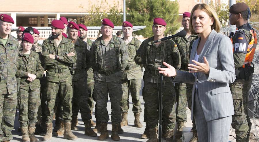 Fotos de la visita de la ministra de Defensa, María Dolores de Cospedal, a la base militar de Bétera