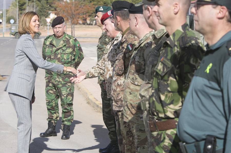 Fotos de la visita de la ministra de Defensa, María Dolores de Cospedal, a la base militar de Bétera