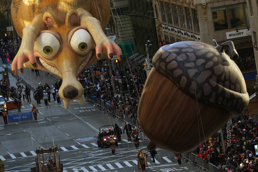 Nueva York celebró este jueves, un año más, su tradicional desfile del Día de Acción de Gracias, una costumbre que se remonta a 1924 y que en esta ocasión estuvo rodeado de especiales medidas de seguridad.