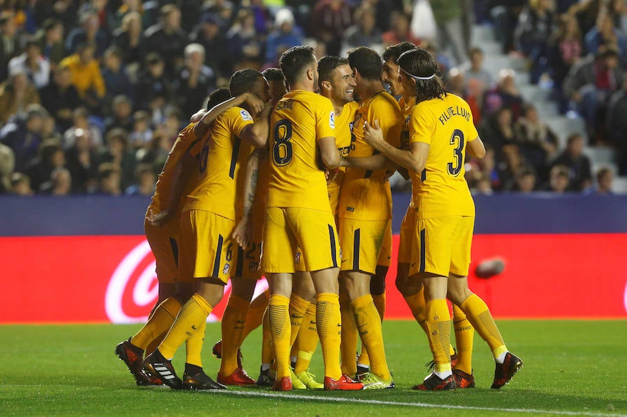 Estas son las mejores imágenes que deja el partido de la jornada 13 en el Ciutat de València